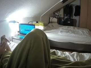 voyeurcam-julmodels-bed-4 live cam profile