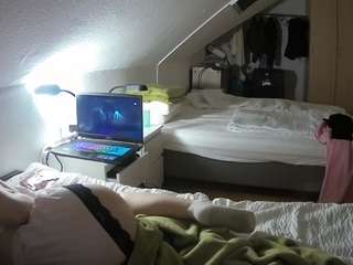 voyeurcam-julmodels-bed-4 webcam