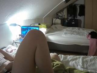 voyeurcam-julmodels-bed-4 webcam