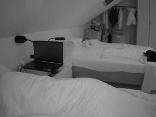 voyeurcam-julmodels-bed-4 live cam profile