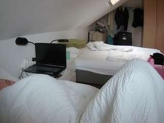 voyeurcam-julmodels-bed-4 webcam