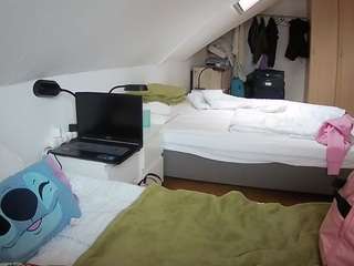 voyeurcam-julmodels-bed-4