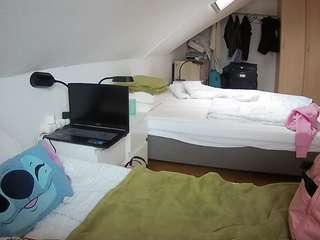 voyeurcam-julmodels-bed-4