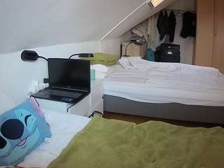 voyeurcam-julmodels-bed-4