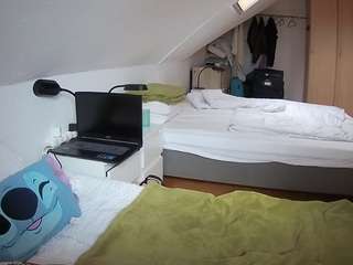 le modèle voyeurcam-julmodels-bed-4 est en webcam porno dans un show sur le site camsoda, il possède les tags suivants: amateur,flash,flashing,hidden,hidden cam,julmodels-house,pov,sexwebcam,voyeur,hd