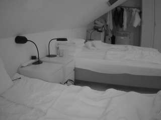 voyeurcam-julmodels-bed-4
