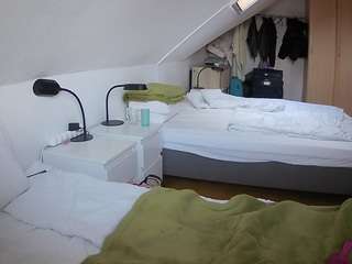 voyeurcam-julmodels-bed-4 live cam profile