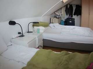 voyeurcam-julmodels-bed-4 live cam profile