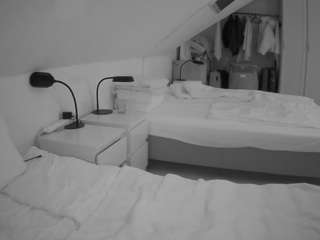 voyeurcam-julmodels-bed-4