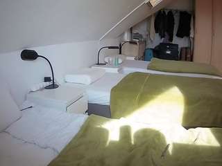 voyeurcam-julmodels-bed-4 webcam