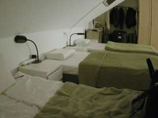 voyeurcam-julmodels-bed-4