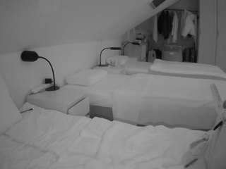 voyeurcam-julmodels-bed-4