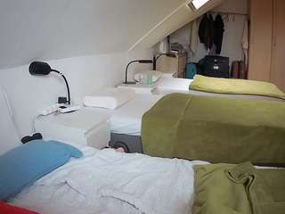 voyeurcam-julmodels-bed-4 webcam