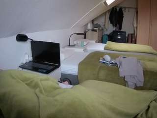 voyeurcam-julmodels-bed-4 webcam