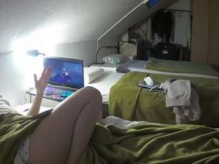 voyeurcam-julmodels-bed-4 webcam