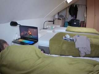 voyeurcam-julmodels-bed-4 webcam