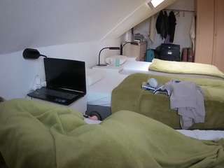 voyeurcam-julmodels-bed-4 webcam