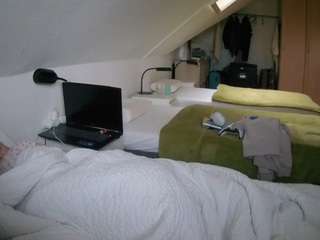 voyeurcam-julmodels-bed-4 webcam