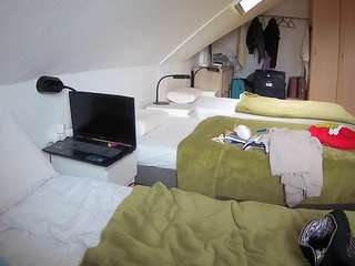 voyeurcam-julmodels-bed-4