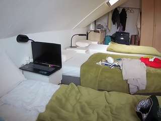 voyeurcam-julmodels-bed-4