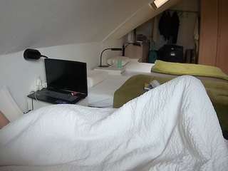 voyeurcam-julmodels-bed-4 webcam