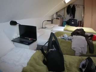 voyeurcam-julmodels-bed-4