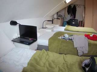 voyeurcam-julmodels-bed-4