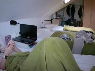 voyeurcam-julmodels-bed-4