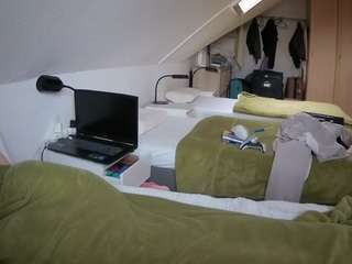 voyeurcam-julmodels-bed-4 webcam