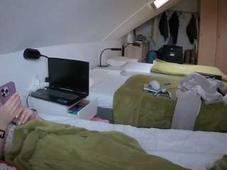 voyeurcam-julmodels-bed-4 webcam