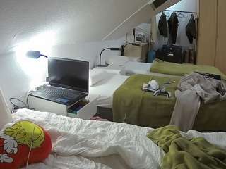 voyeurcam-julmodels-bed-4