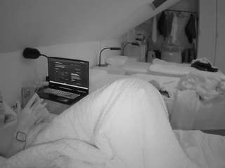 voyeurcam-julmodels-bed-4 webcam