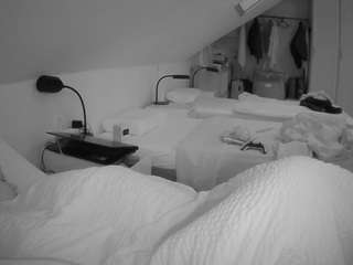 voyeurcam-julmodels-bed-4