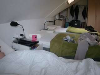 voyeurcam-julmodels-bed-4