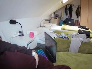 voyeurcam-julmodels-bed-4 webcam