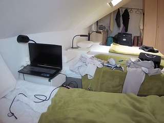 voyeurcam-julmodels-bed-4