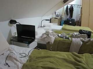 voyeurcam-julmodels-bed-4