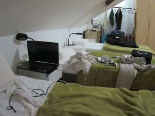 voyeurcam-julmodels-bed-4 webcam