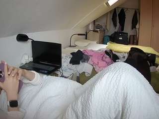 voyeurcam-julmodels-bed-4