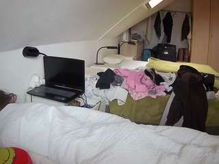 voyeurcam-julmodels-bed-4 webcam