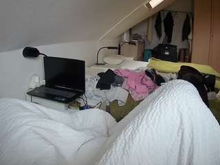 voyeurcam-julmodels-bed-4 webcam