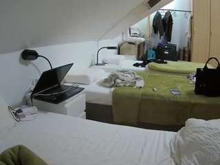 voyeurcam-julmodels-bed-4