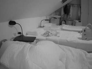 voyeurcam-julmodels-bed-4