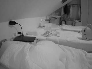 voyeurcam-julmodels-bed-4