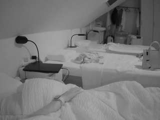 voyeurcam-julmodels-bed-4