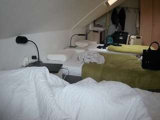 voyeurcam-julmodels-bed-4