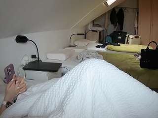 voyeurcam-julmodels-bed-4