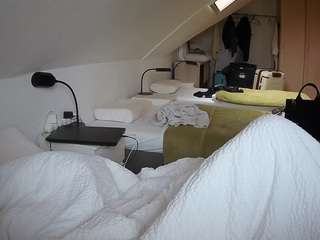 voyeurcam-julmodels-bed-4