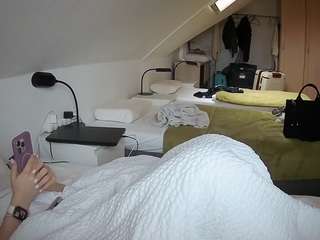 voyeurcam-julmodels-bed-4 webcam