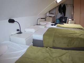 voyeurcam-julmodels-bed-4 webcam